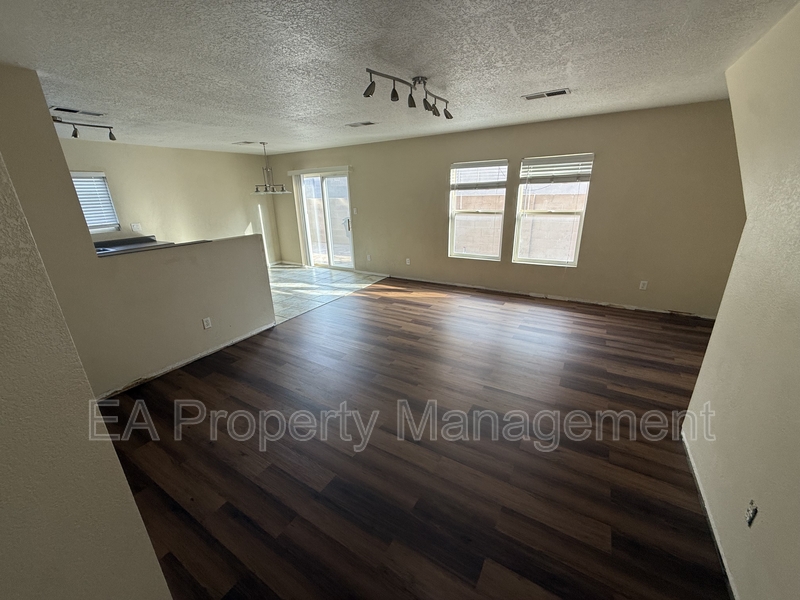 Albuquerque House: 12516 Snowmass Way NE