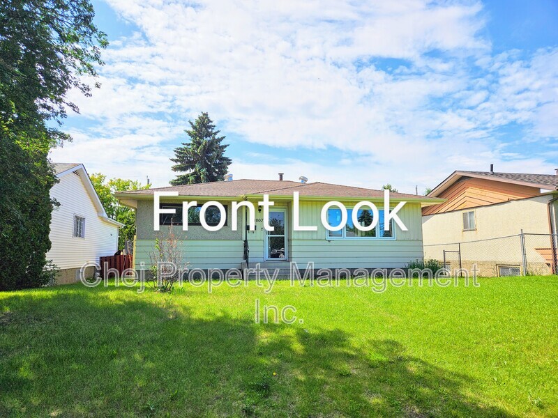 Edmonton House: 8007 128A Avenue Northwest
