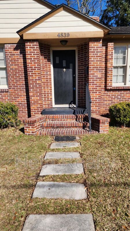 Jacksonville House: 4839 Astral Street