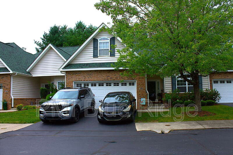 Hendersonville Condo: 112 Victoria Park Drive