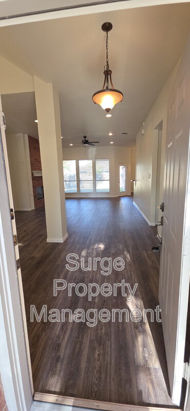 Mansfield House: 629 Dorchester Drive