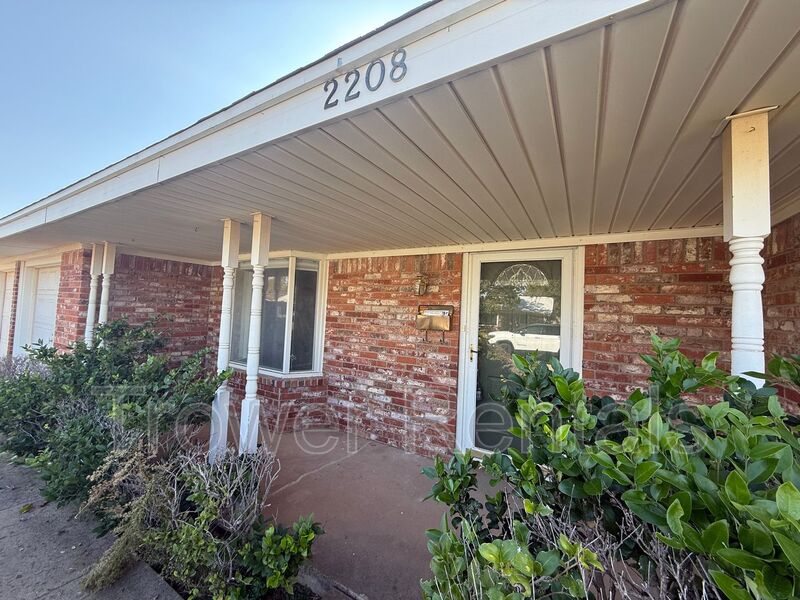 Odessa House: 2208 E 13th St