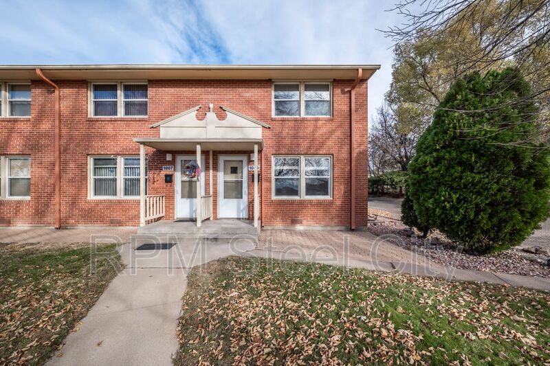 Pueblo Townhome: 1009 Constitution Rd