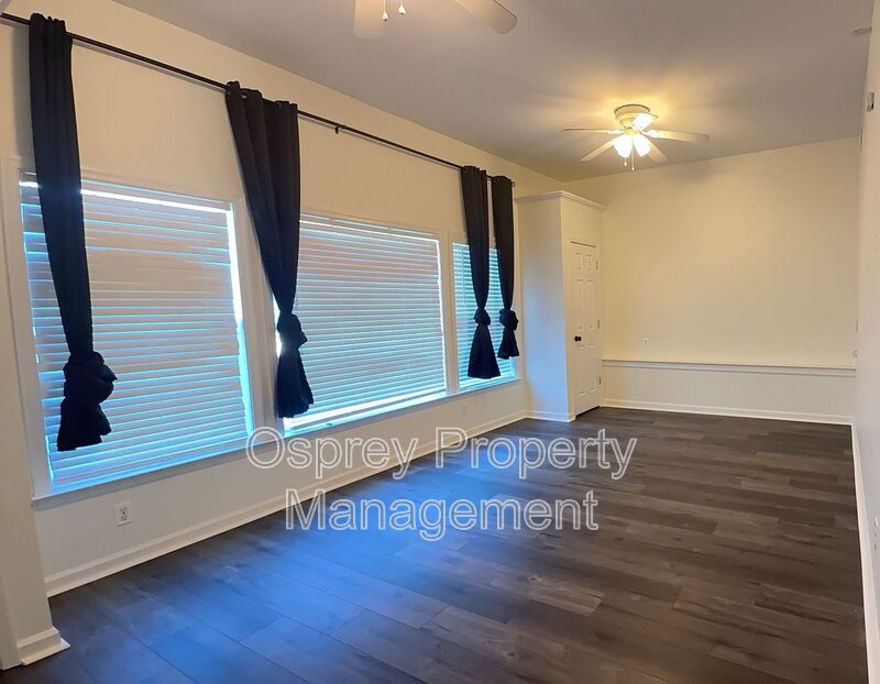 Spacious 4-Bedroom Cul-de-Sac Home with Fenced Yard! - Photo 9