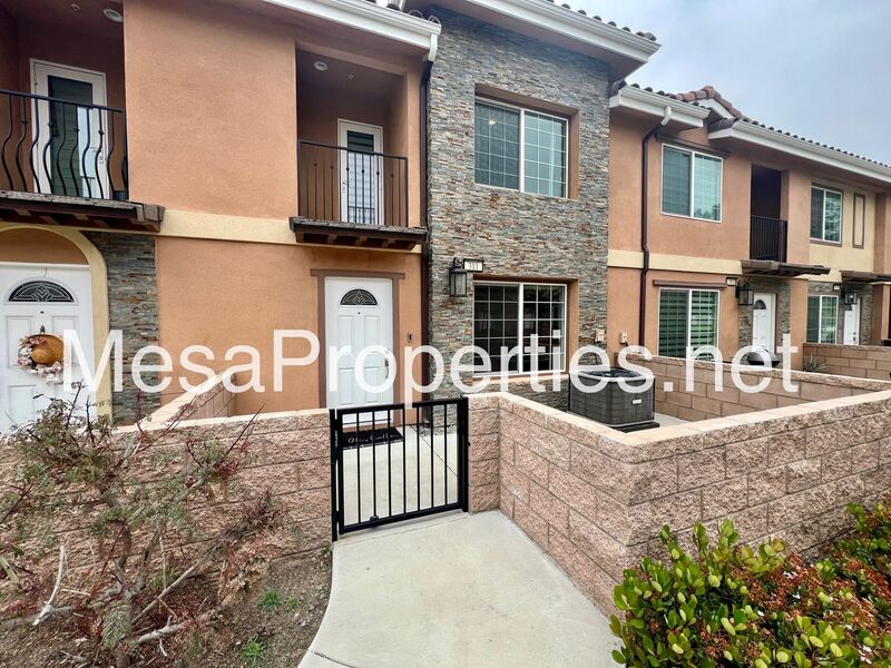 Fontana House: 16408 Valencia Ave.