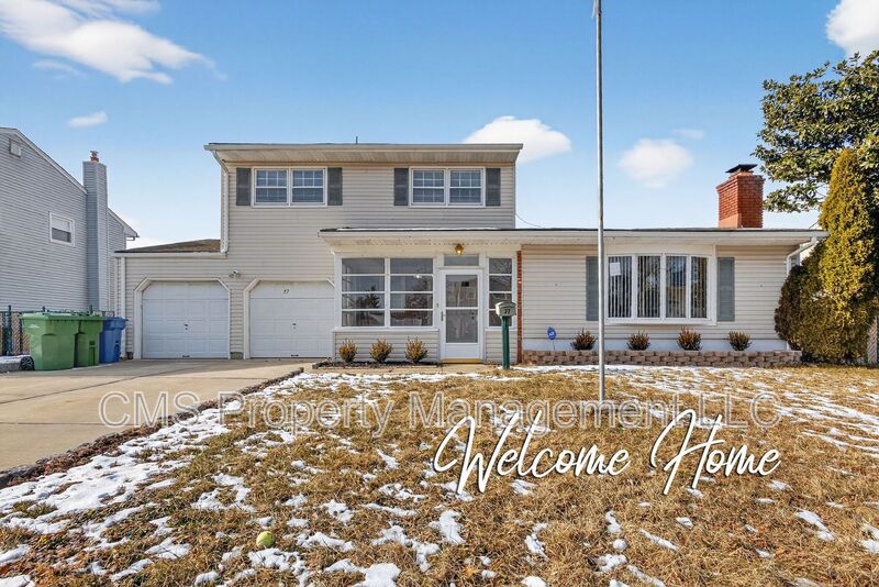 Sayreville House: 77 Marsh Ave