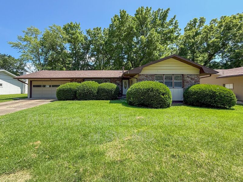 Springfield House: 2848 E Loren St
