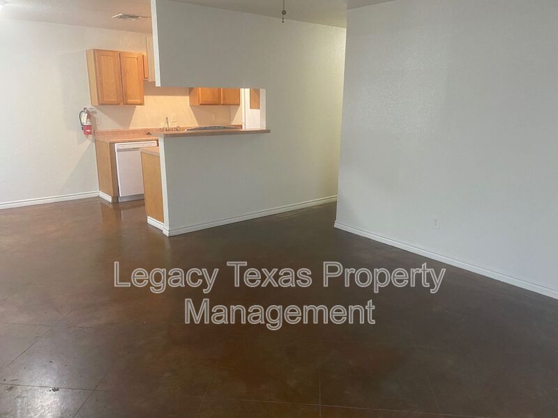 Cleburne Condo: 1322 Country Club