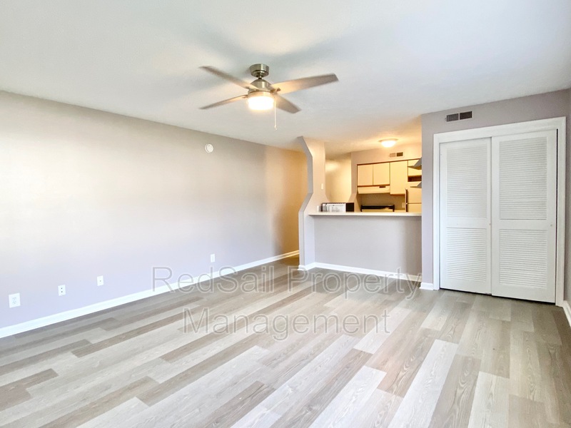 Hampton Condo: 15 Cape Dorey Dr