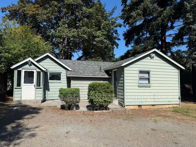 Milwaukie House: 10926 SE Linwood Ave
