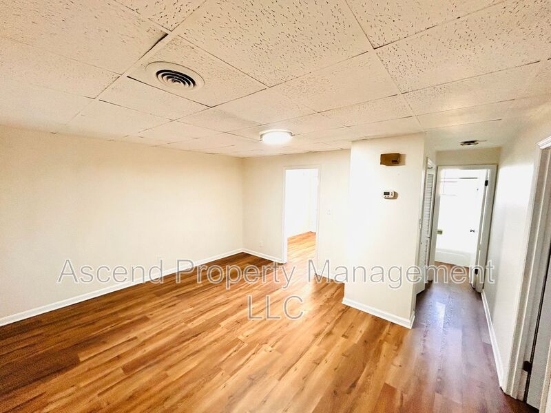 McDonald Condo: 586 Withrow Rd