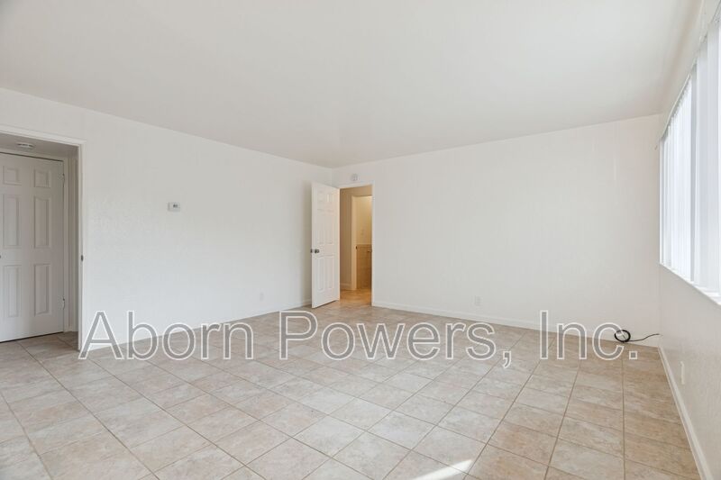 Sacramento House: 4445-4 Riverside