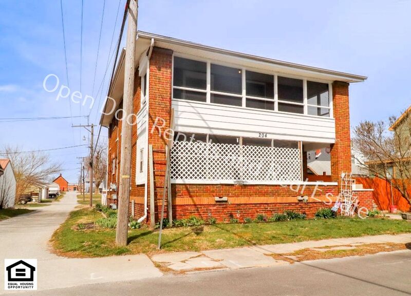 Garrett House: 204 1/2 W Houston