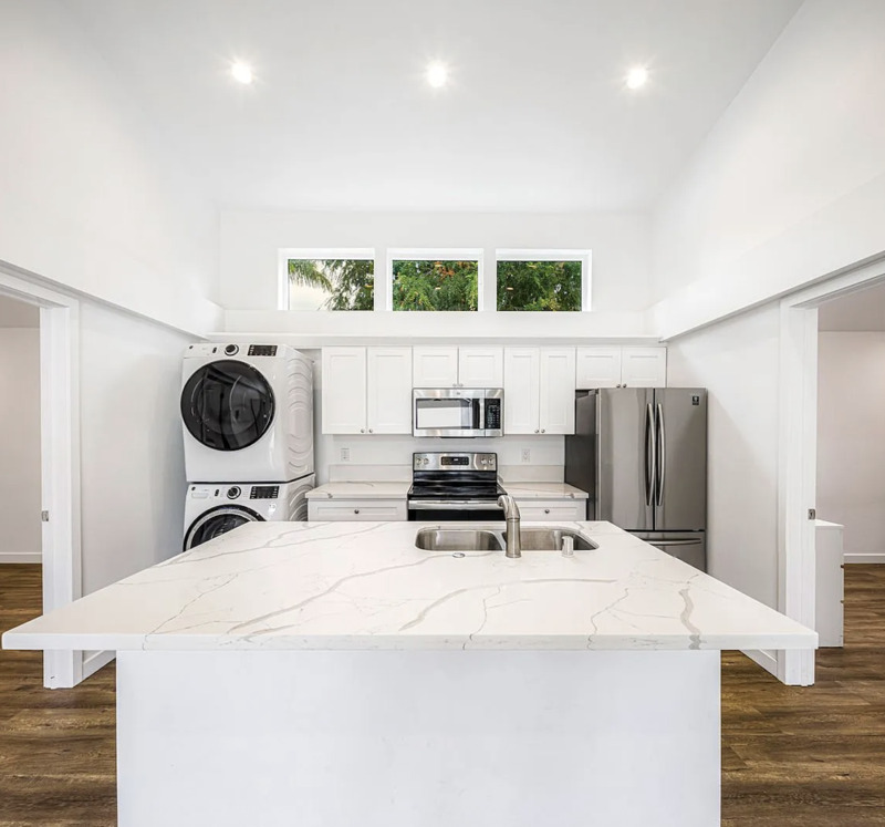 Orange Condo: 554 n Cambridge