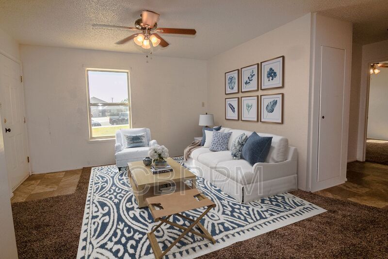 Andrews House: 101 Teakwood Ave