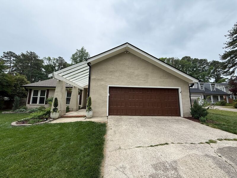 Raleigh House: 908 Plateau Lane