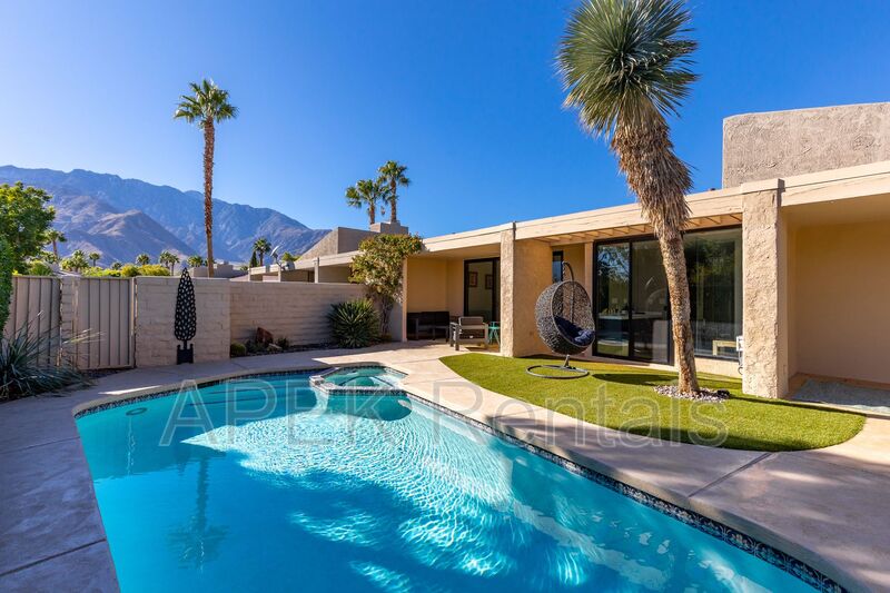 Palm Springs House: 2842 Sundance Cir W