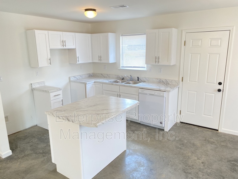 Photo 4 of 2963 Lake Park Rd.