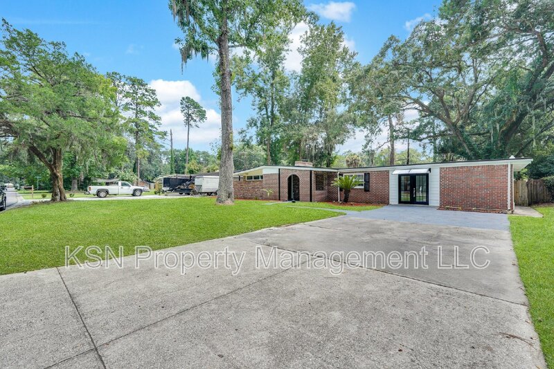 Savannah House: 117 Windsor Road