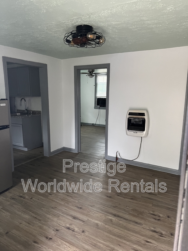 Columbus House: 497 Mellon Street