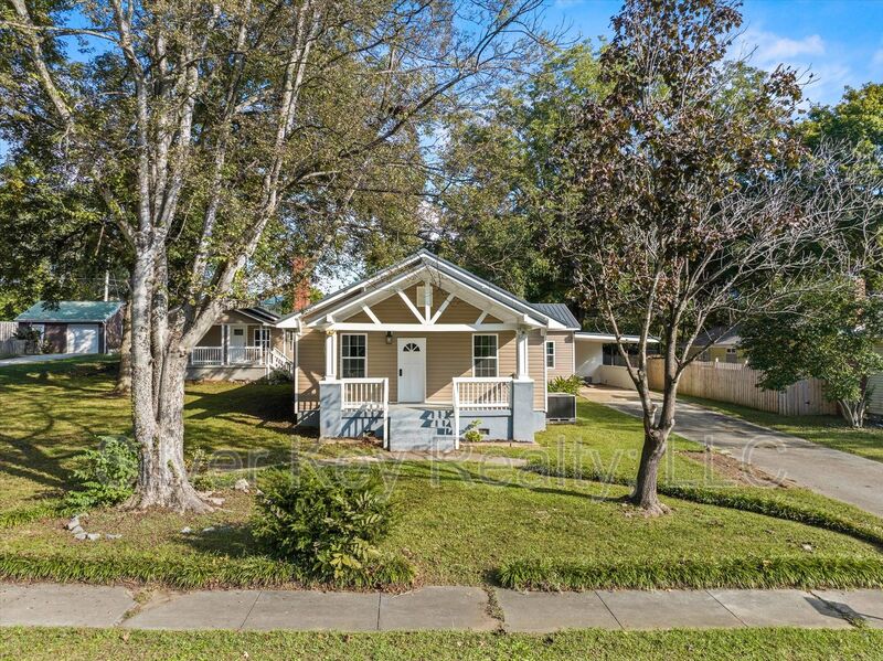 Etowah House: 1119 Washington Avenue