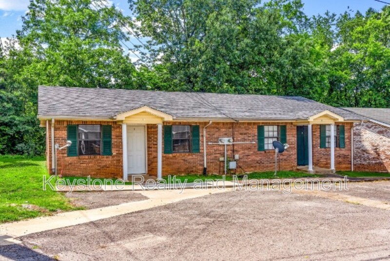 Unit 7
Oak Grove Condo: 1375 Thompsonville Lane