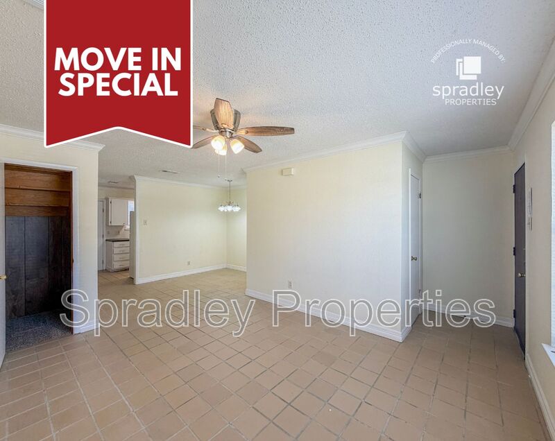 Belton Townhome: 1027 North Wall St