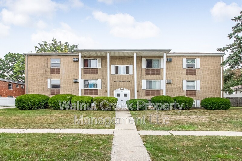 Lorain Condo: 920 Kingsway Drive