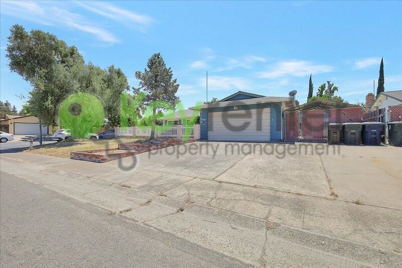 Citrus Heights House: 6140 Pinecreek Way