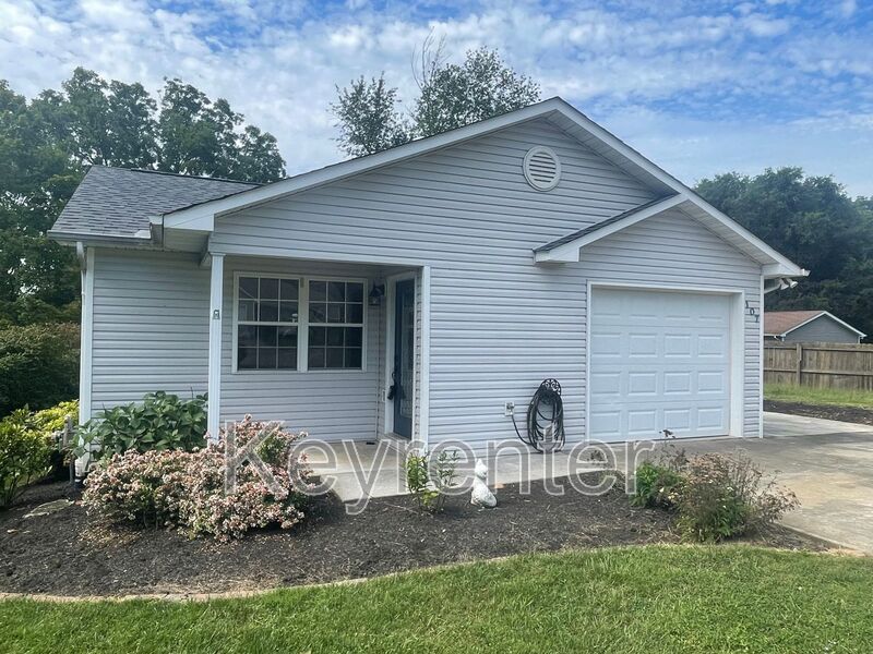 Maryville House: 107 Miranda Way