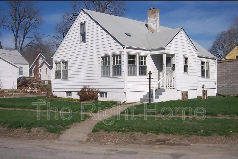 Omaha House: 2886 Martin Ave