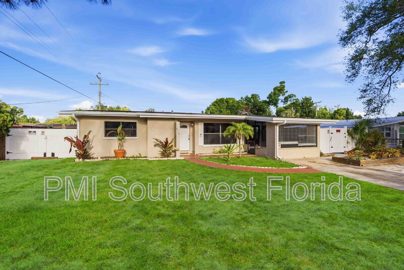 Sarasota House: 2715 Ingot Place