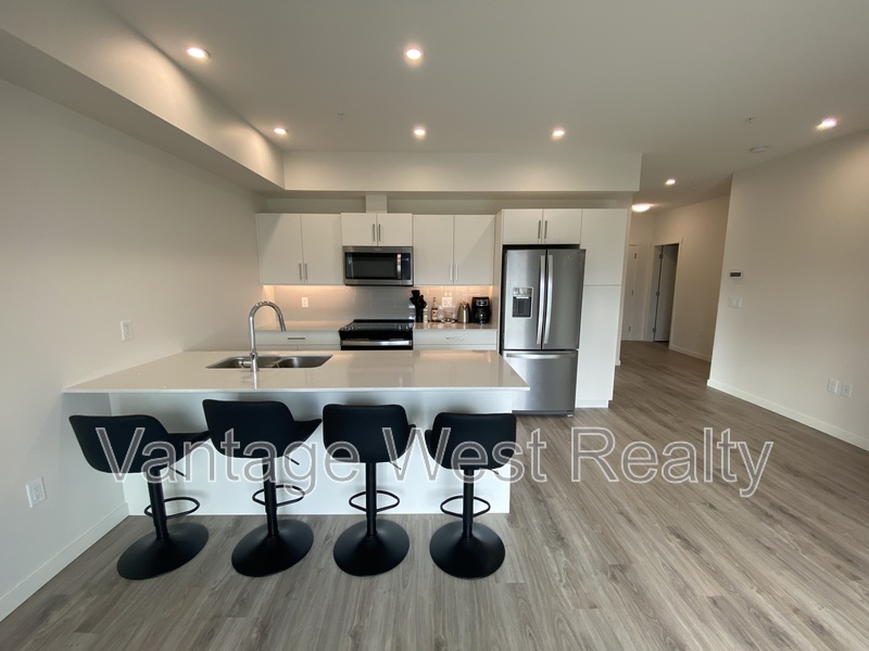West Kelowna Condo: 404-2345 Butt Rd