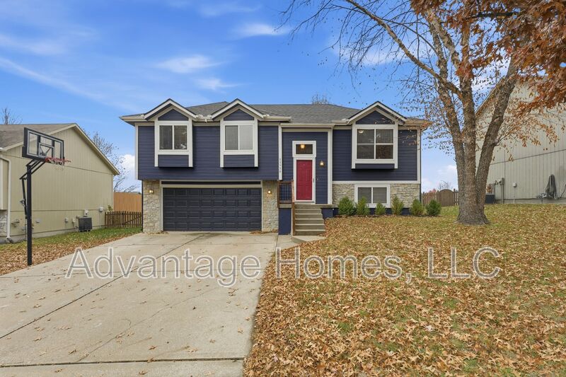 Kansas City House: 11516 N Windsor Ave