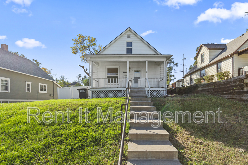 Omaha House: 4535 Marcy St,