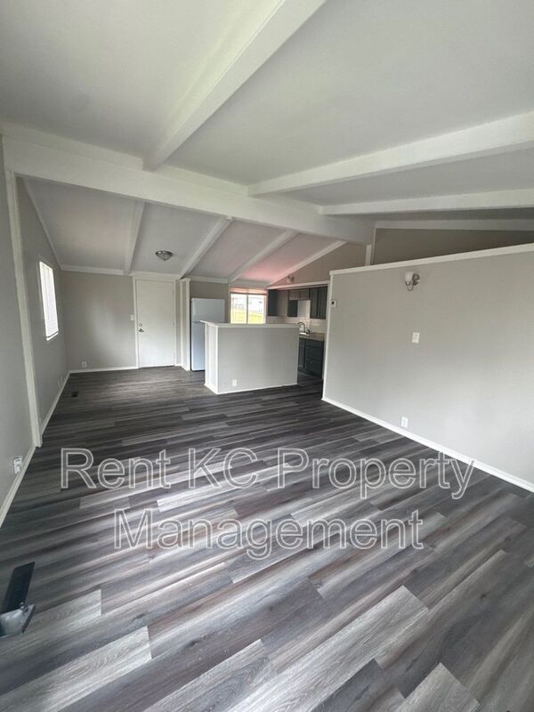 Kansas City House: 6904 NW 78th Street
