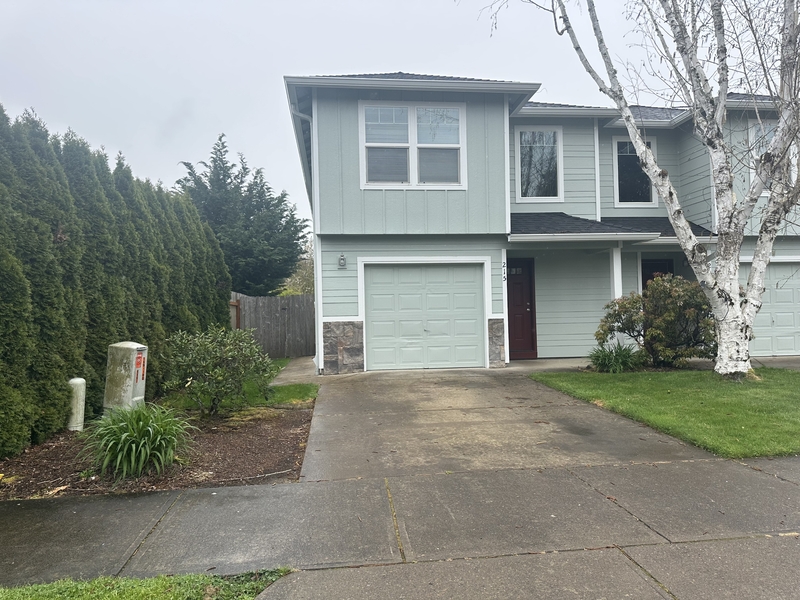 Silverton House: 215 Pioneer Drive