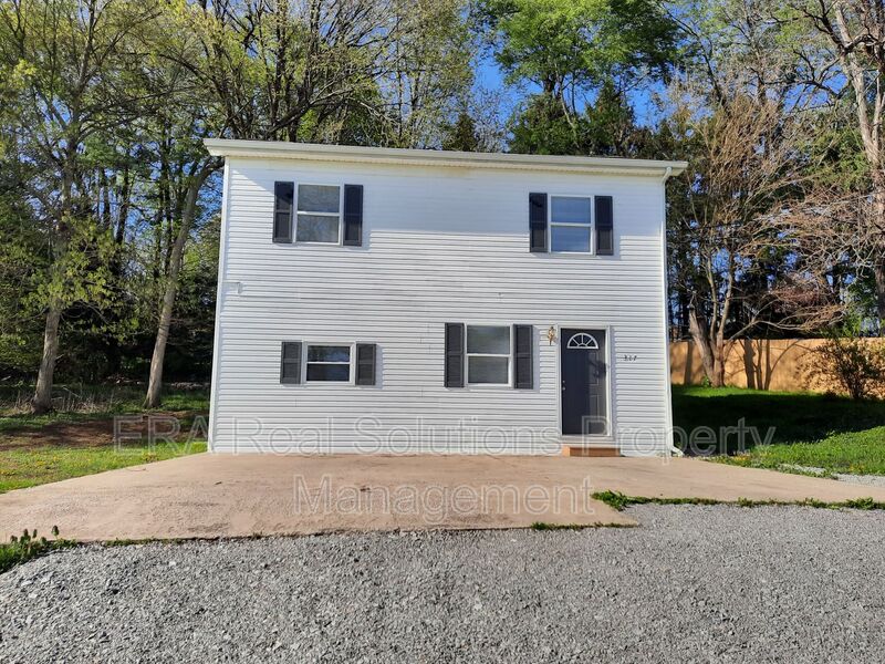 Hillsboro House: 317 Bigelow St.