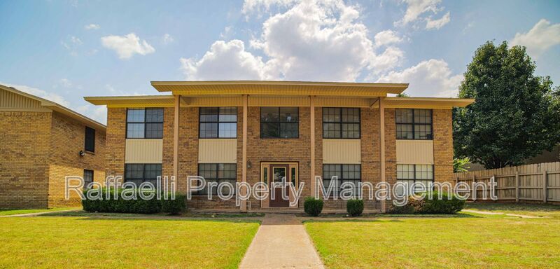 Wake Village Condo: Forest Villa Apartments 11