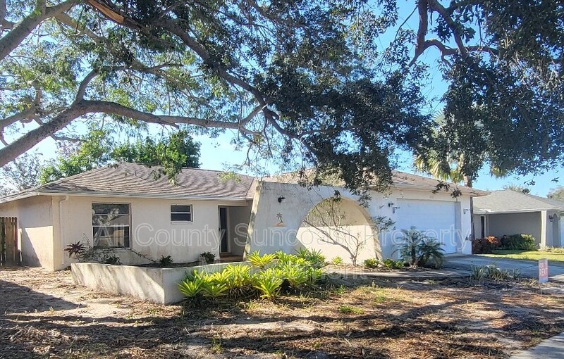 Palm Harbor House: 2632 Ridge Lane