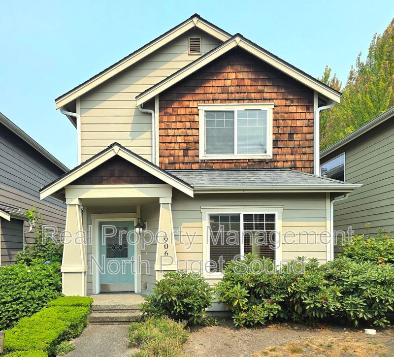 Everett House: 906 116th Pl SE