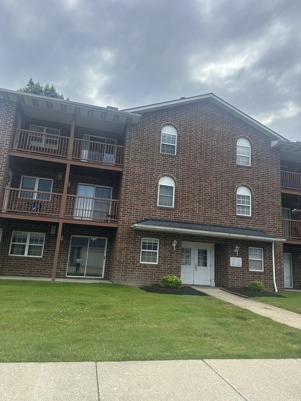Broadview Heights Condo: 1150 Tollis Parkway - Unit 121