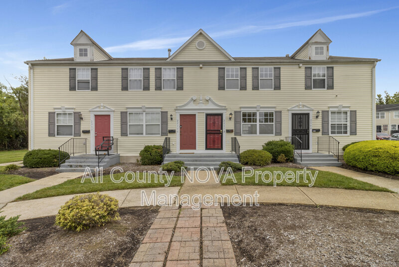 Landover Condo: 2511 Kent Town Pl