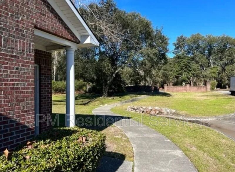 Wilmington House: 4210 Lake Ave