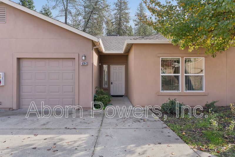 Diamond Springs House: 620 Pearl Place