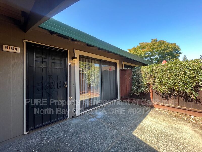 Rohnert Park House: 6164 Country Club Drive