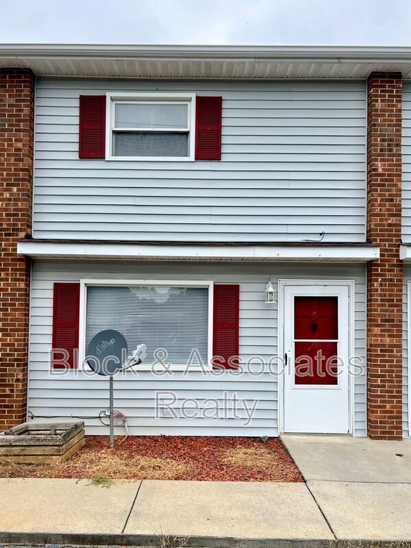 Kernersville Condo: 1021 Salisbury St