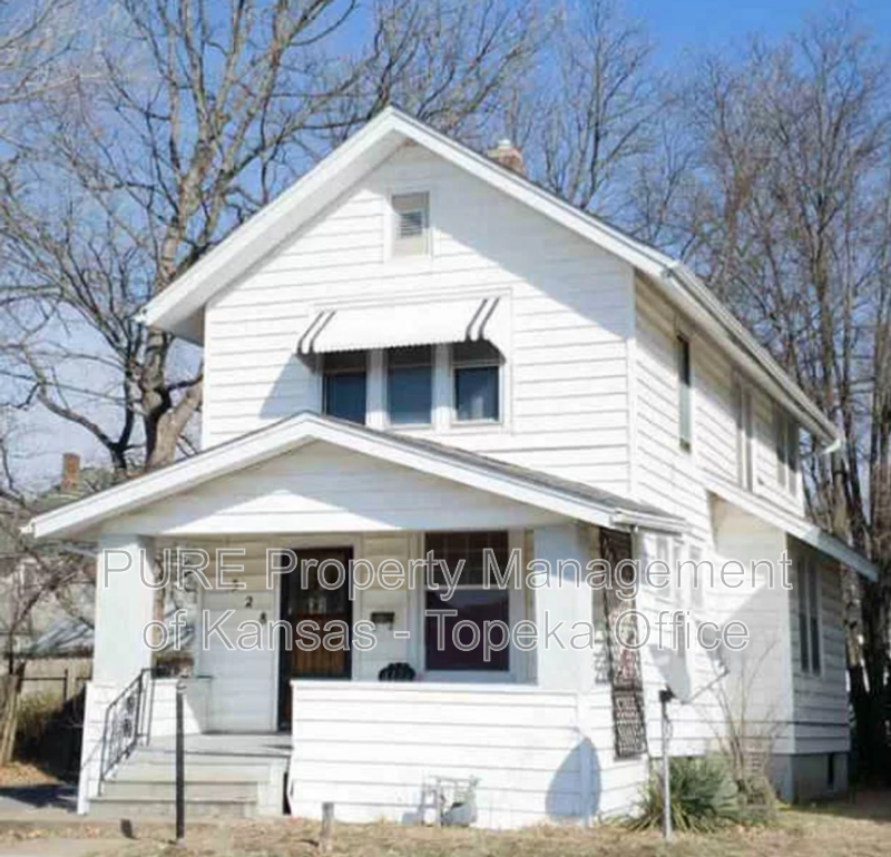 Topeka House: 1528 SW Central Park Ave.