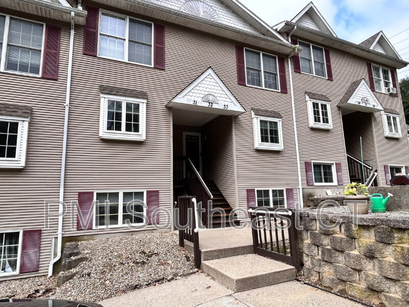 Jewett City Condo: 15 George St