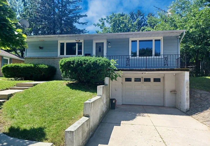 Manitowoc House: 1714 South 15th Street